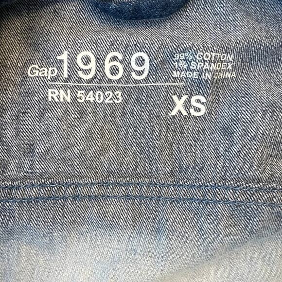 GAP 1969 women’s XS DENIM JACKET, TWO SHADES OF BLUE - Picture 8 of 8